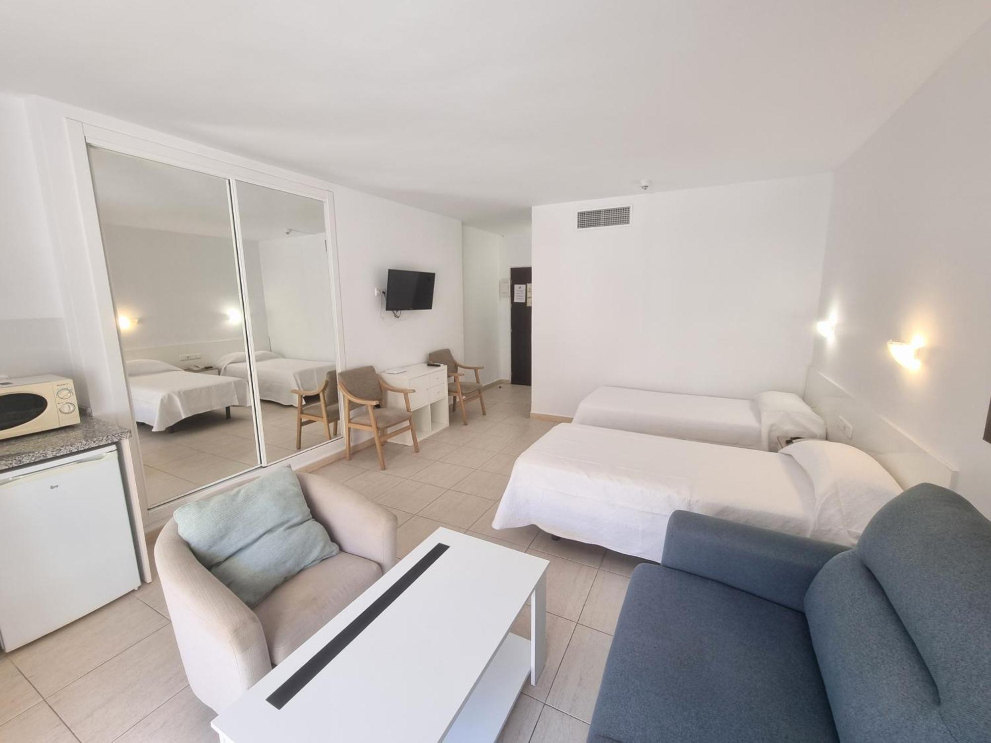 פואנגירולה Pyr Beach And Pool Studio II מראה חיצוני תמונה
